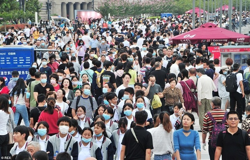 Китайцы наслаждаются каникулами, пока весь мир спасается от коронавируса