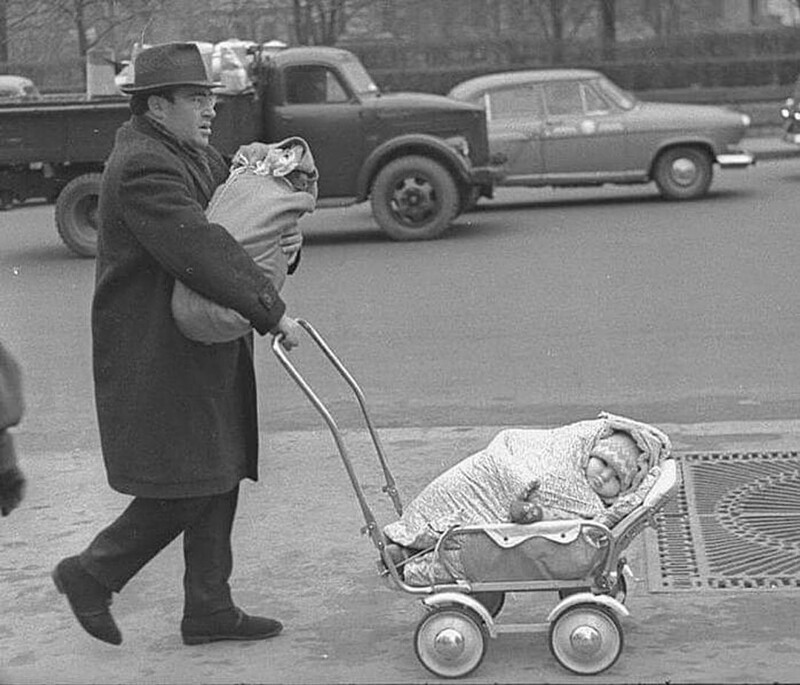 «Плевать мне на Мальтуса!» Виктор Ахломов, 1965 год, г. Москва.
