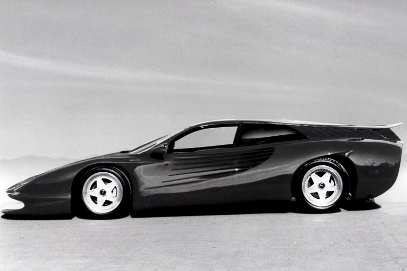 Заниженная Lamborghini Miura и утонувший в озере Ferrari Enzo: девять очень крутых суперкаров, на которые покусились тюнеры