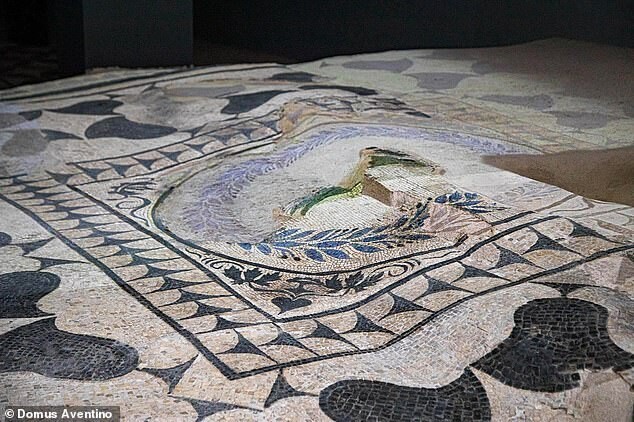 В древнеримской вилле нашли великолепные мозаики