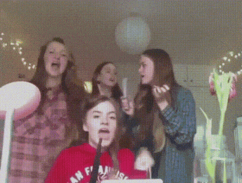 Гифки с девушками