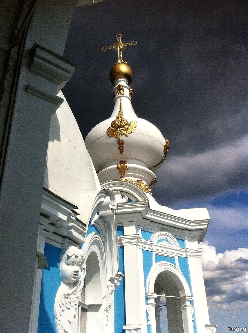 Смольный монастырь в Санкт Петербурге купола