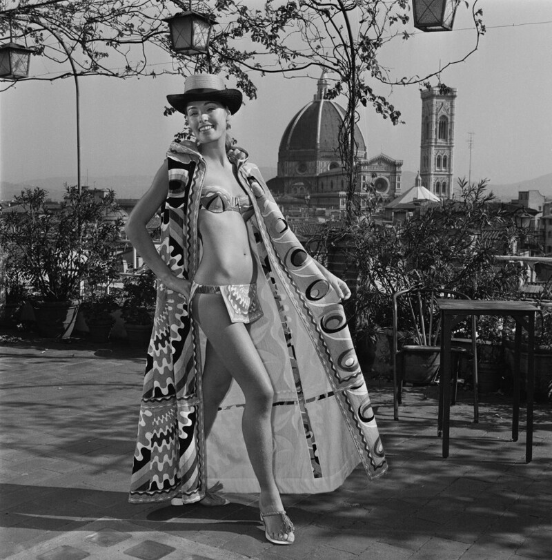 18 октября 1970 года. Мода от Эмилио Пуччи. Флоренция, Италия. На заднем плане купол и колокольня Флорентийского собора. Фото Reg Lancaster.