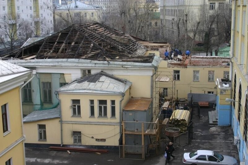 Два памятника архитектуры Москвы, которые реставраторы «вырастили» и подняли над землей