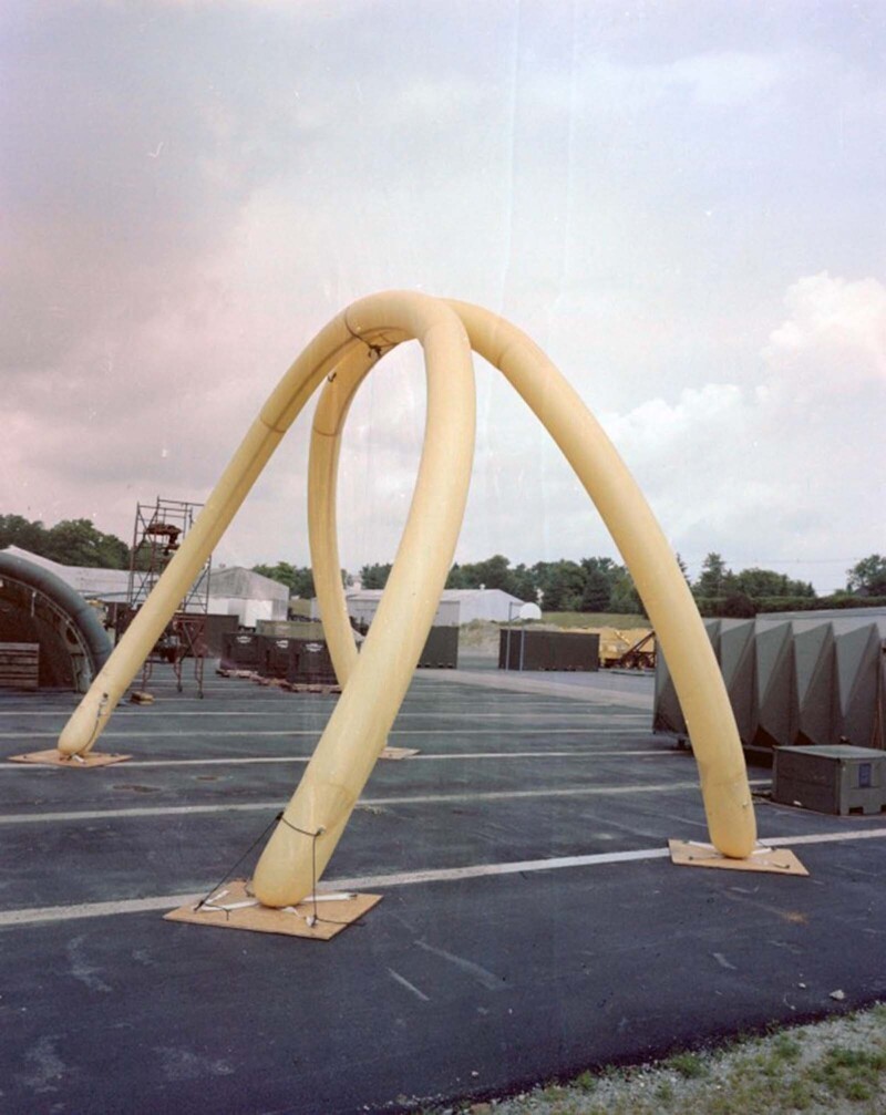 Надувные арки для сооружения временного укрытия, 1979 г.