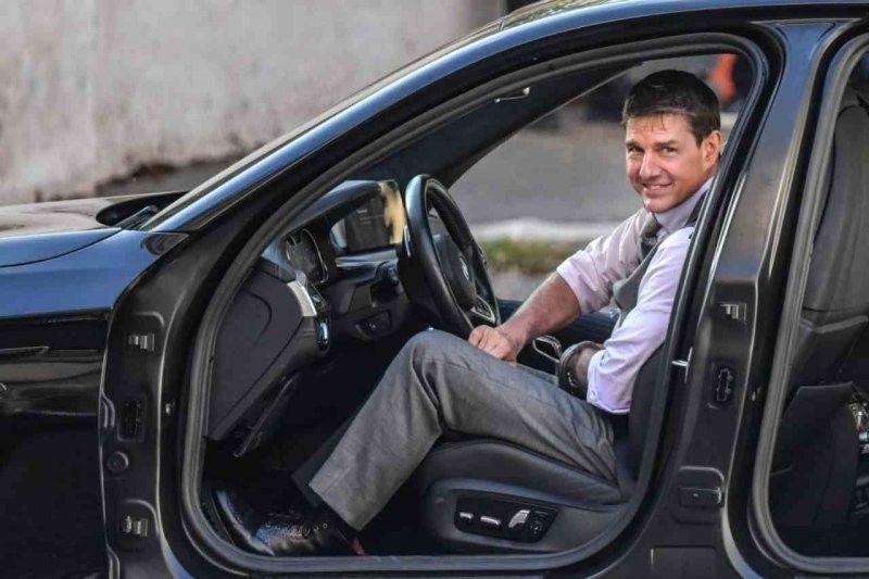 Том Круз за рулем BMW скрывается от полиции по улицам Рима: съемки новой части «Миссия невыполнима»