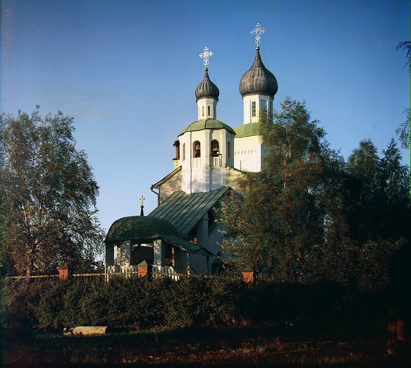 Бородинская церковь. (На куполе пробоина). Бородино, 1911