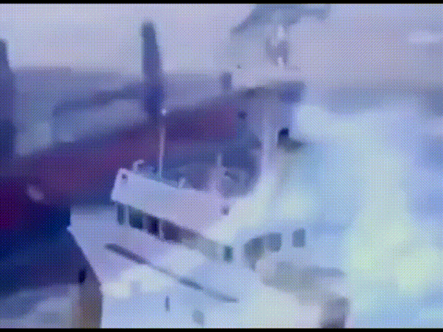 Посадка на борт во время шторма