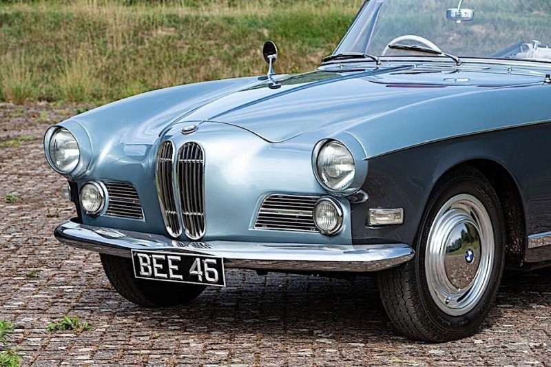 Один из трех автомобилей BMW 503 1957 года выпуска с правым рулем, принадлежавший Джону Сёртису