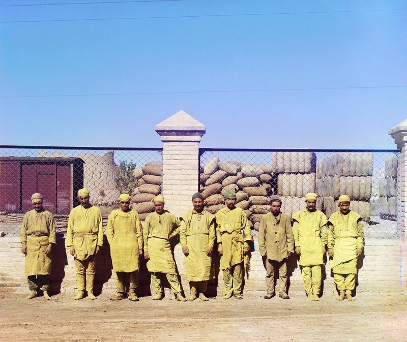 Грузчики на железной дороге. Бухара 1905