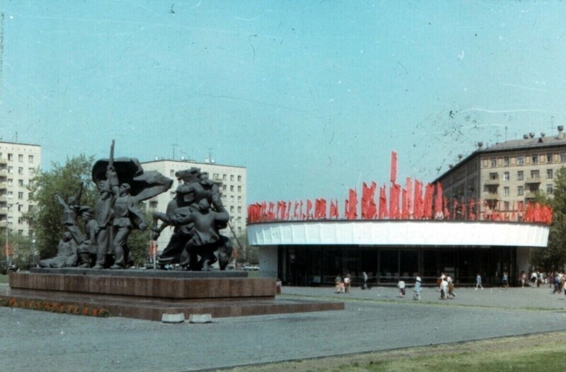 10. Вид на станцию метро "Улица 1905 года", 1981-1984 гг