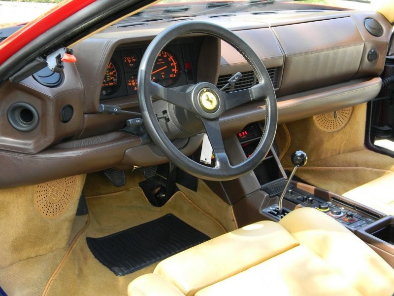 Культовый Ferrari из 80-х с минимальным пробегом