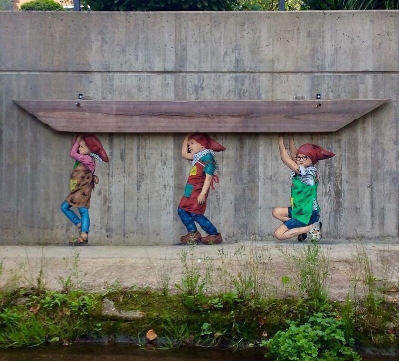 Художник вписывает граффити в реальность