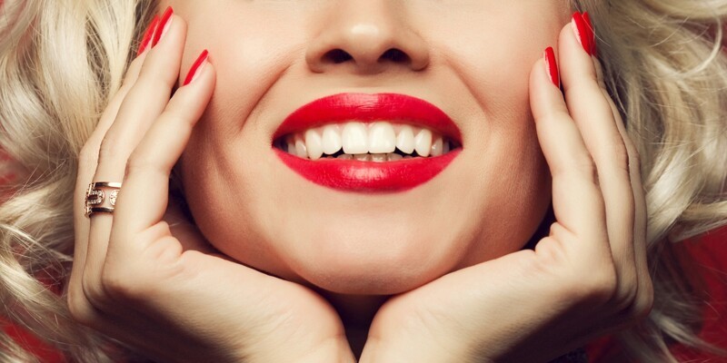 Отбеливать зубы в домашних условиях — легко! Народные способы, как избавиться от желтизны эмали.