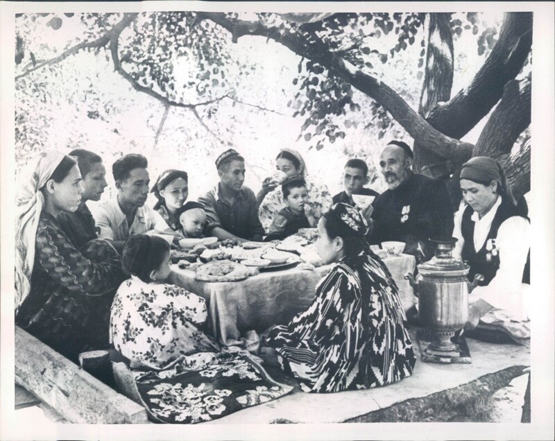 Ташкент,1957 Кузнец Ахмед Шамахудов с семьей
