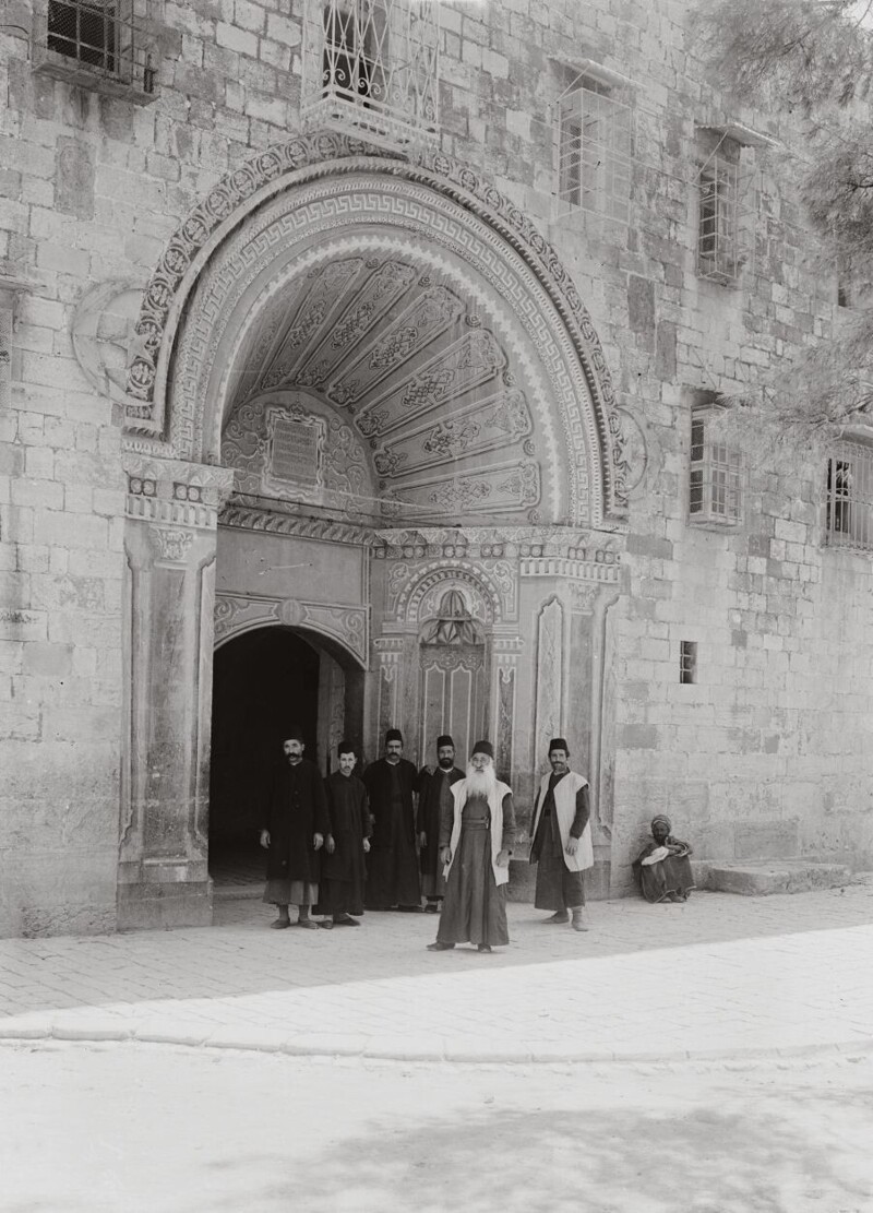 Вход в армянский монастырь. Иерусалим. 1900-1920.