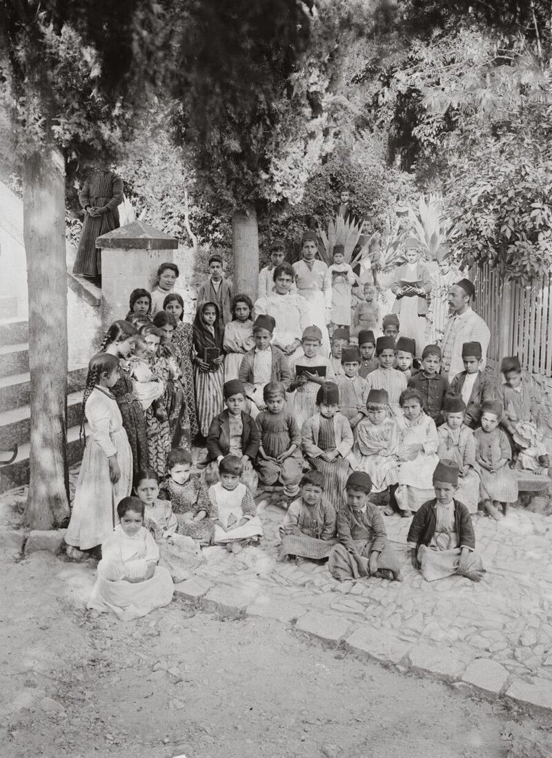 Школа для мальчиков при Английской Миссии. Наблус, Палестина. 1900-1920.