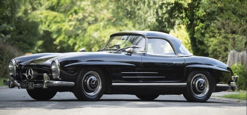 3. Mercedes-Benz 300 SL Roadster 1958 года продали за €851,000 (78 900 000 руб.).