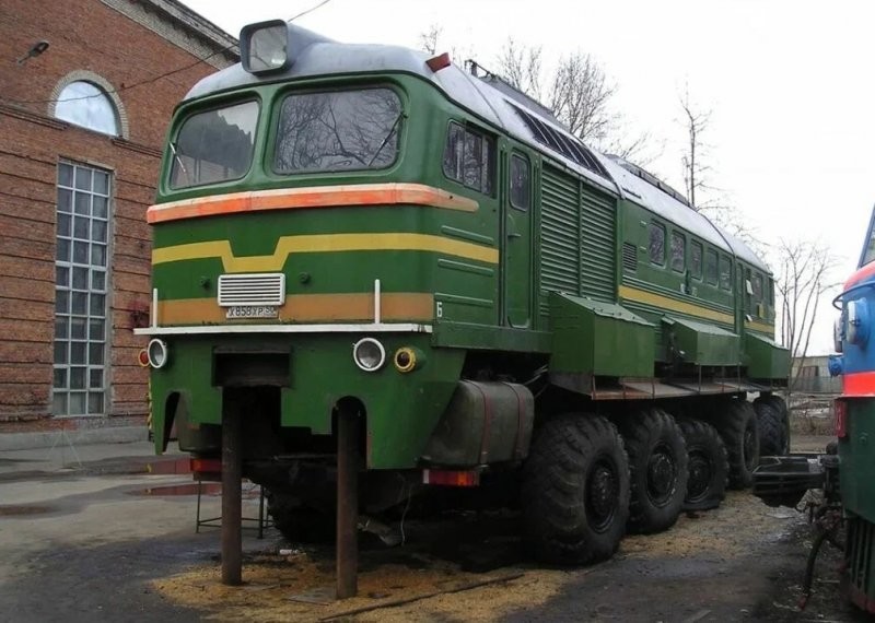 Самодельный покоритель Сибири: вездеход, сделанный из автобуса, грузовика и трактора