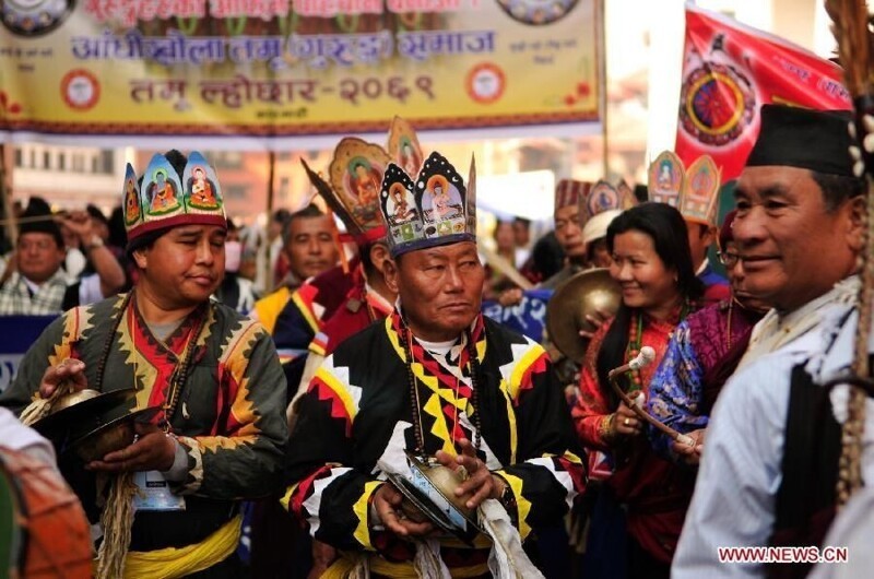 Гурунги в национальных одеждах в Катманду