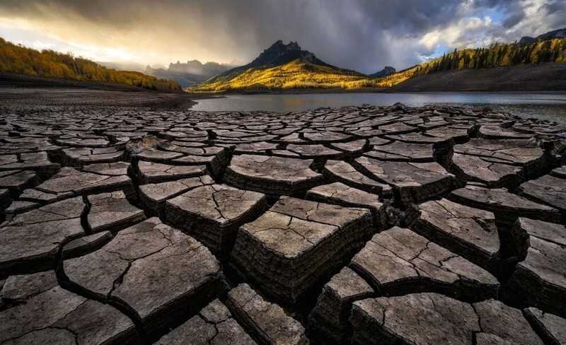 Полу-засохшее озеро в Колорадо. (Фото Zack Clothier / Wildlife Photographer of the Year):