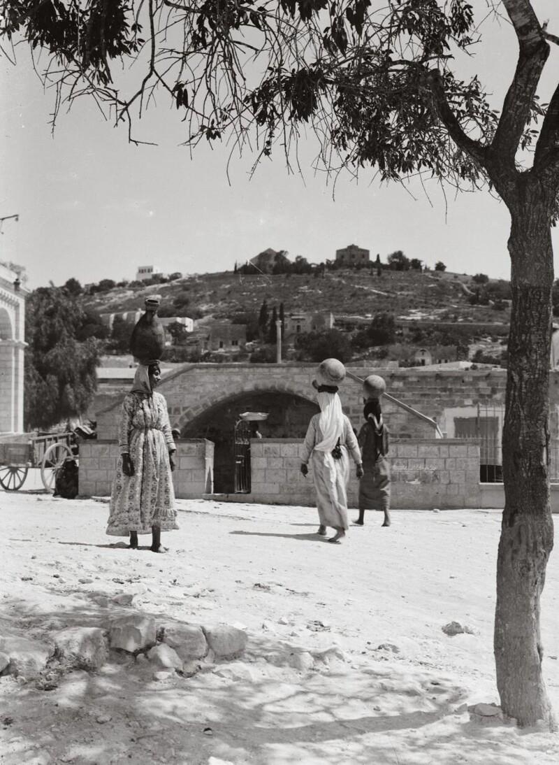 Фонтан в Назарете. 1934 -1939