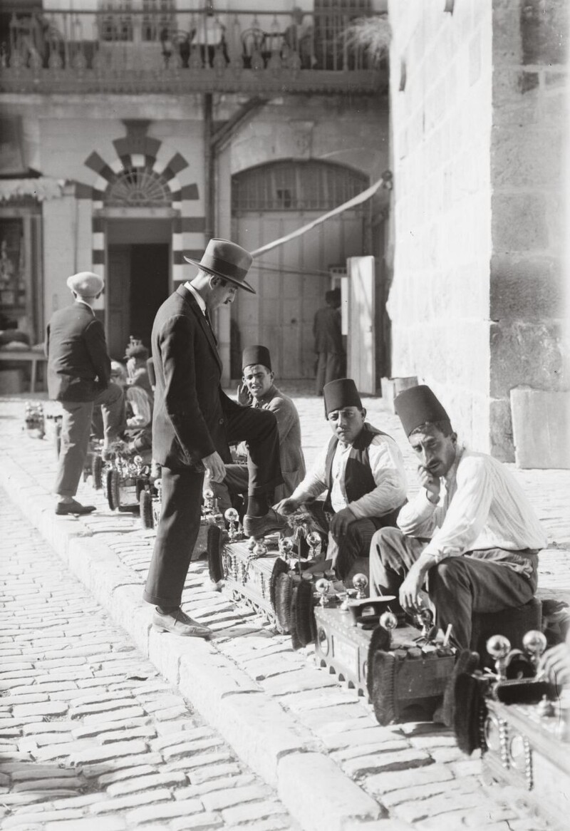 Чистильщики обуви на Яффских ворот. Иерусалим, 1920 -1933.