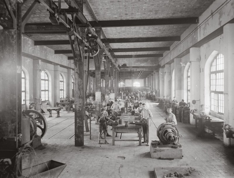 Еврейский технический институт. Ученики работают в мастерских. Хайфа. 1920 -1933.