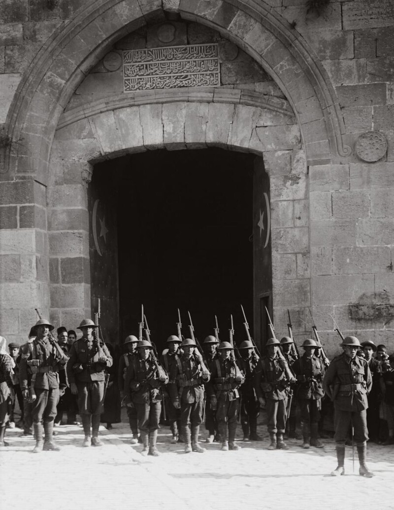 Первый британский караул у Яффских ворот. 9 декабря 1917