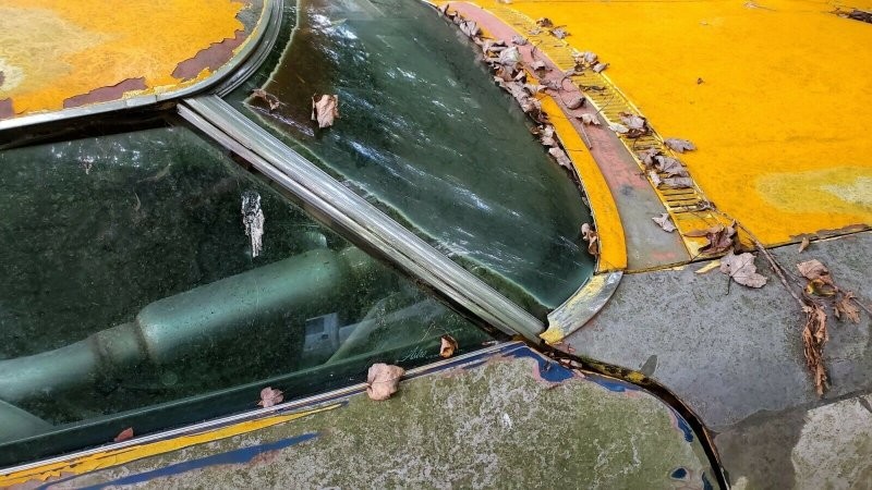 50-летний лимитированный Chevrolet Corvette, найденный в трущобах, продают на eBay