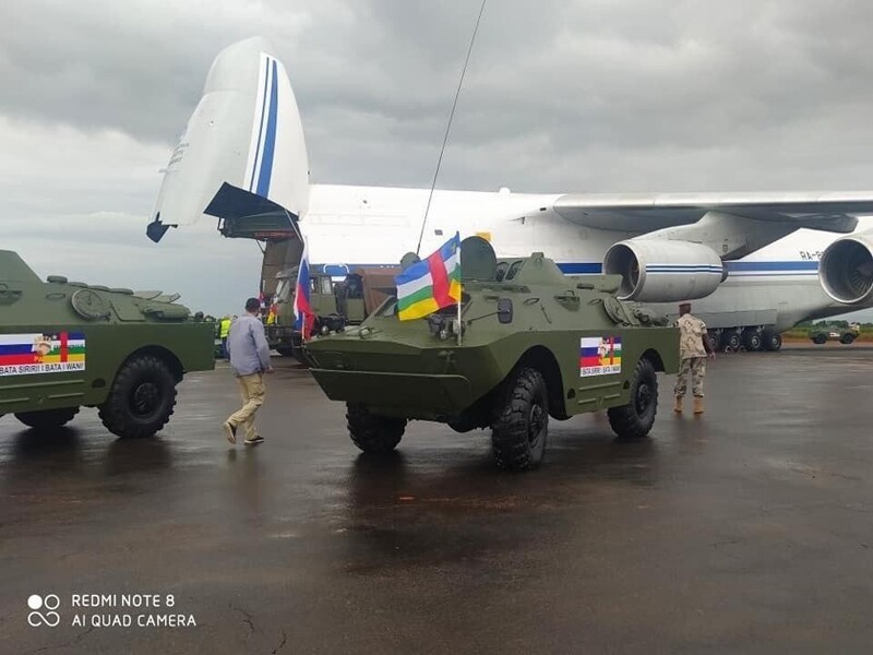 Россия передала Центральноафриканской Республике десять БРДМ-2 и 100 тысяч плюшевых медведей