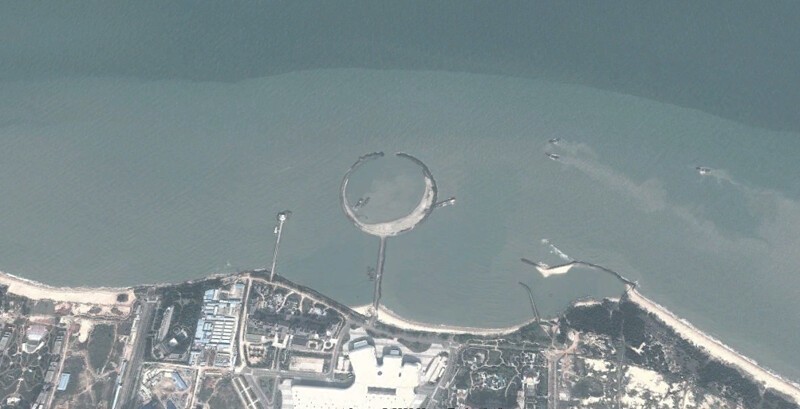 Строительство "рая" заморозили: пост об искусственном острове Китая