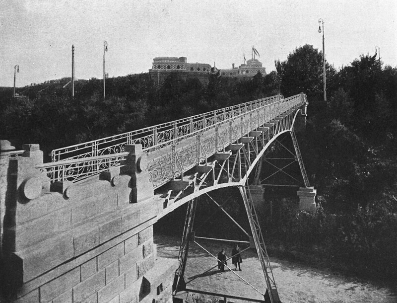 Кисловодск. "Мост Вздохов" из железнодорожного детского парка в курзал и дорога с вокзала в город