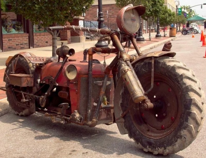 Самодельный мотоцикл американского фермера из деталей старого трактора