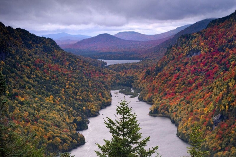 Осень в гористой местности недалеко от Кин-Вэлли, Нью-Йорк. (Фото Robert F. Bukaty):