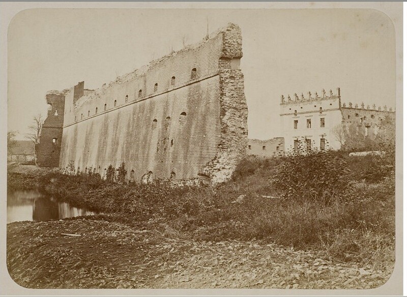 Крупе. Руины замка, фрагмент.1880