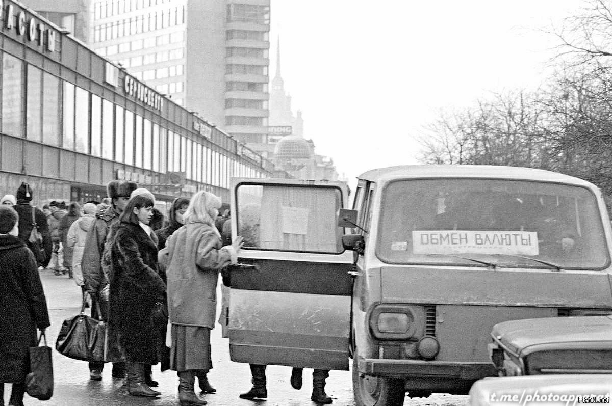 Вторые 90. Арбат 1993. Новоарбатский проспект 90-е. Арбат улица Москва 90 е. Новый Арбат в 90-е.