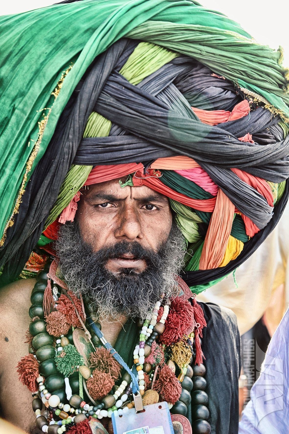 Как индийцы носят тюрбаны весом до 30 кг: секреты долголетия и силы