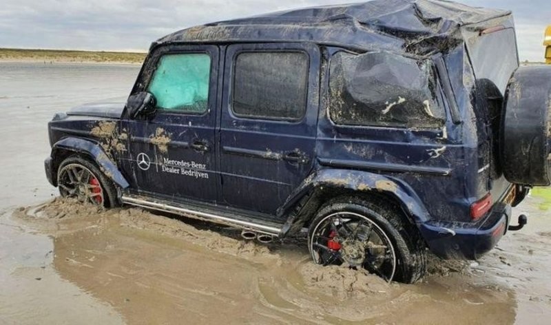 Испытания на мокром песке: Mercedes-AMG G63 несколько раз перевернулся на пляже