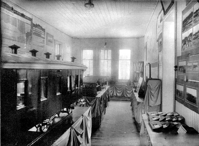 Часть экспонатов павильона Министерства путей сообщения, сентябрь 1911 г
