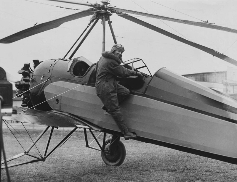 Амелия Эрхарт (первая женщина-пилот, перелетевшая Атлантический океан) на автожире, 1931
