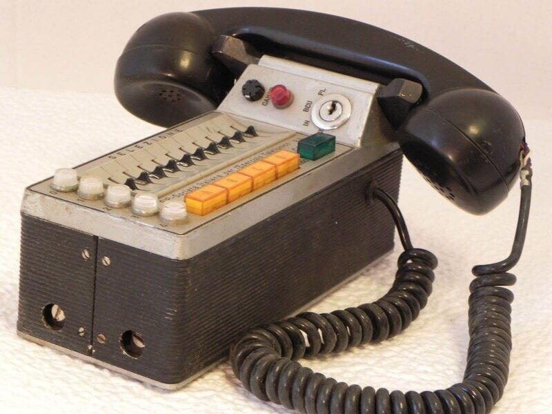 Первые телефоны в ссср. Телефонный аппарат Сименс. Телефонный аппарат Сименс а100. Siemens 1940. Телефонный аппарат фирмы Сименс 1930.