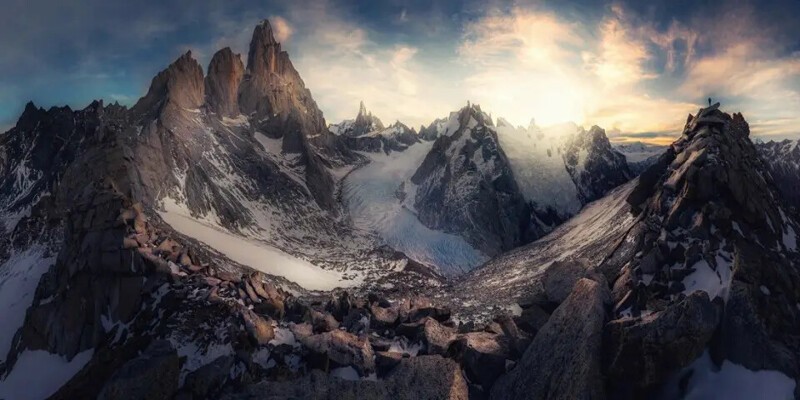 Тайлер Лекки из США представил на конкурс панораму Патагонских вершин в Аргентине.