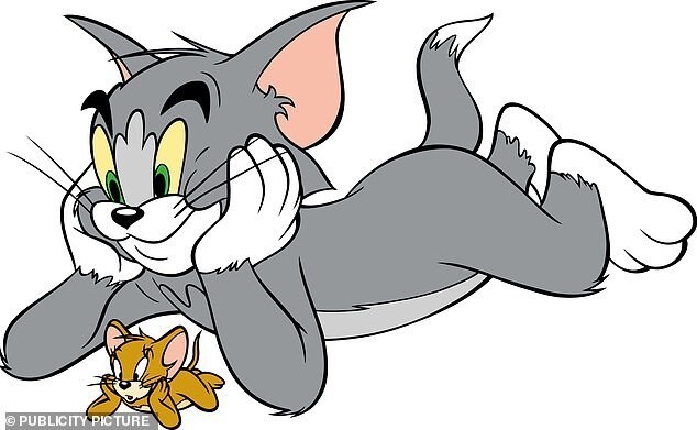 Настоящие Том и Джерри: игра в кошки-мышки и "обнимашки"