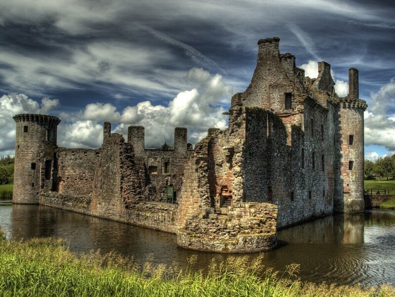 Замки Англии : Керлаверок (Caerlaverock Castle)