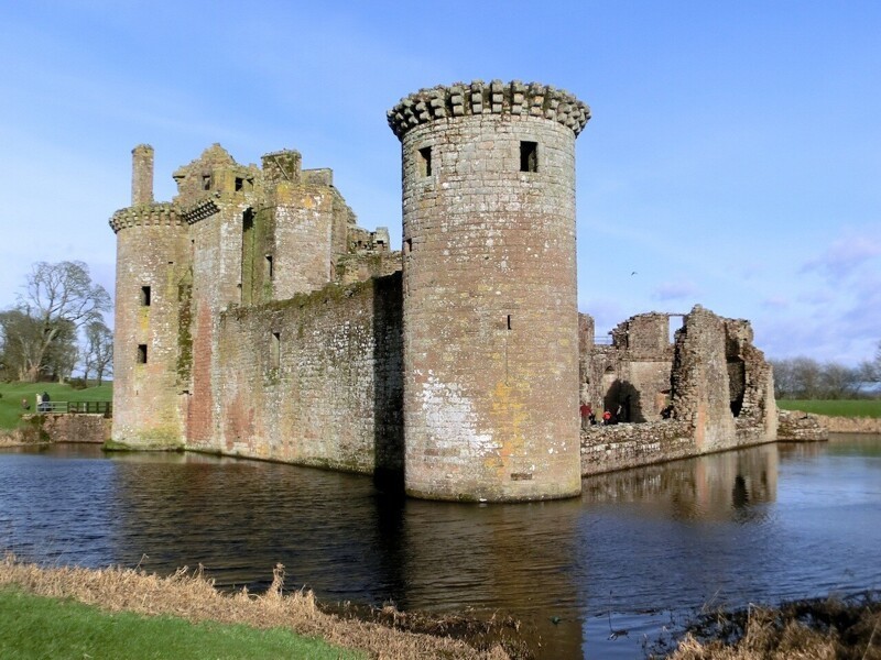 Замки Англии : Керлаверок (Caerlaverock Castle)