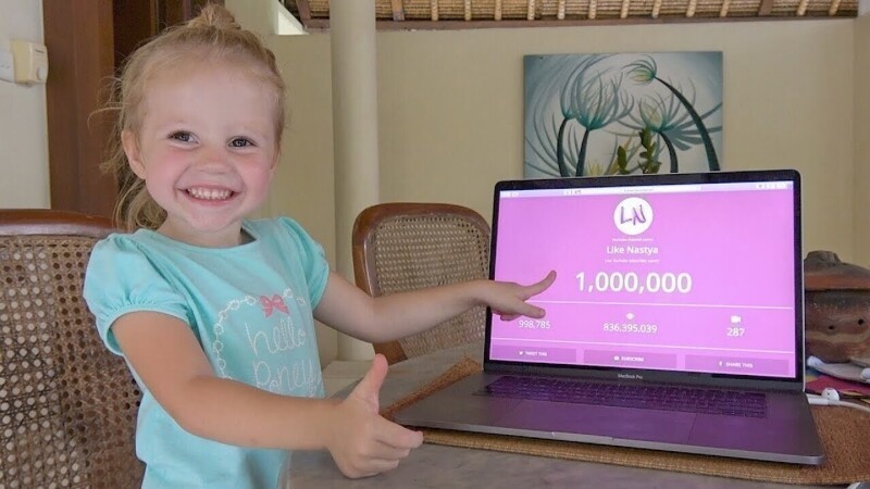 Как пятилетняя девочка зарабатывает до $500 000 в месяц на YouTube