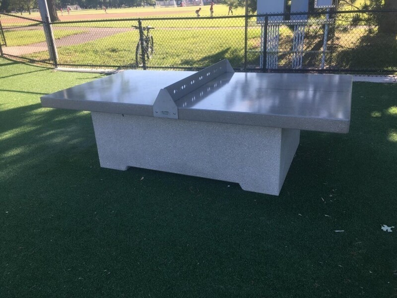 4. В этом парке установили несдвигаемый стол для настольного тенниса