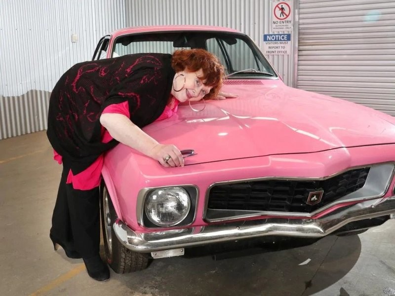 Пенсионерке вернули угнанный 28 лет назад розовый автомобиль