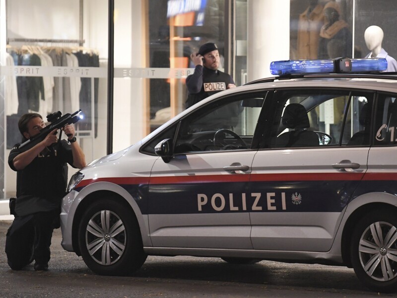 "Появились из ниоткуда": очевидцы рассказали об атаке террористов в Вене